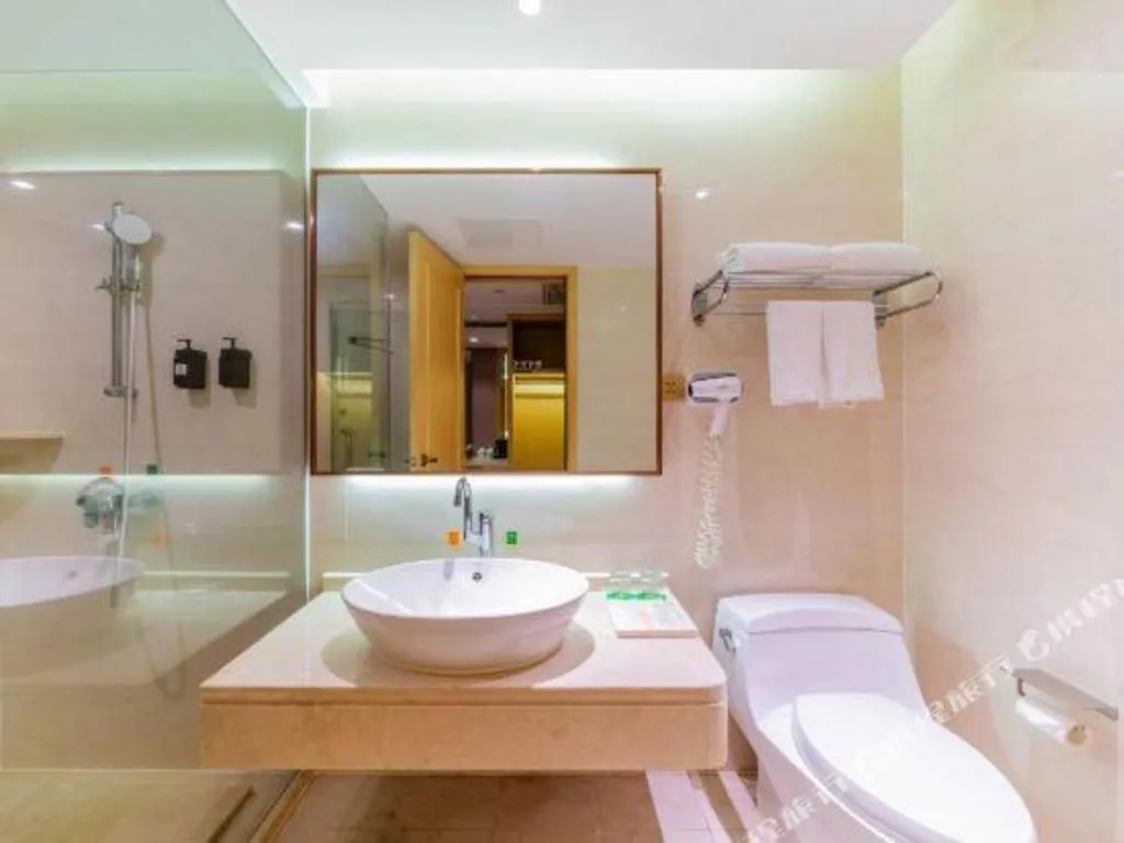 Vienna Hotel Guangdong Zhongshan Xiaolan High-Speed Railway Station