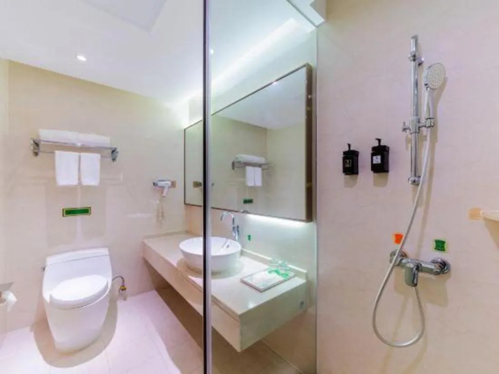 Vienna Hotel Guangdong Zhongshan Xiaolan High-Speed Railway Station