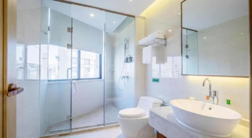 Vienna Hotel Guangdong Zhongshan Xiaolan High-Speed Railway Station