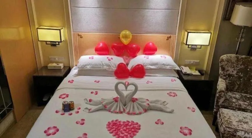 Bed in Vienna Hotel Guangdong Zhongshan Xiaolan High-Speed Railway Station