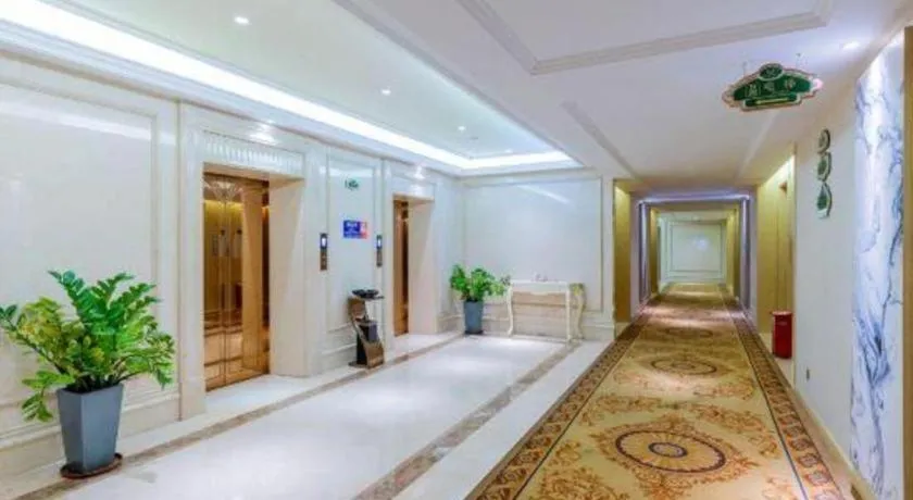 Bed in Vienna Hotel Guangdong Zhongshan Xiaolan High-Speed Railway Station