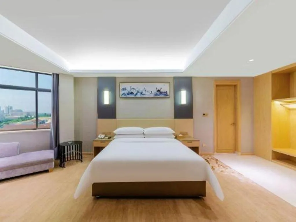 Bed in Vienna Hotel Guangdong Zhongshan Xiaolan High-Speed Railway Station