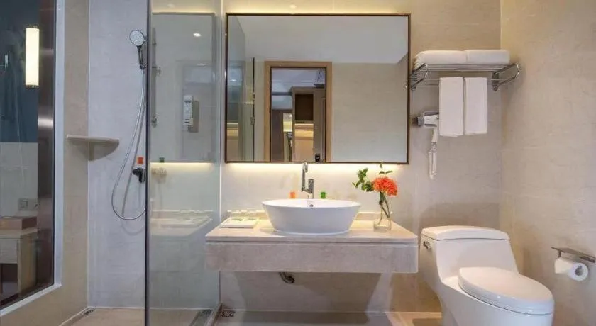 Vienna Hotel Guangdong Zhongshan Xiaolan High-Speed Railway Station