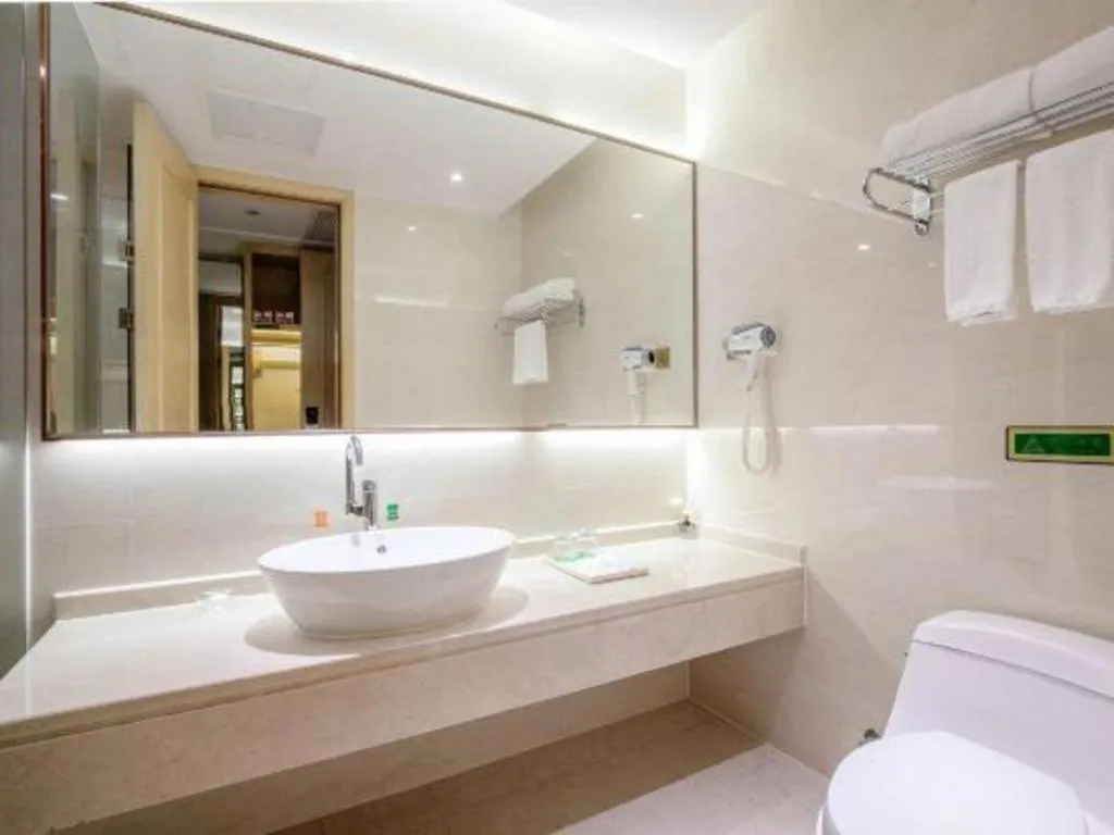 Vienna Hotel Guangdong Zhongshan Xiaolan High-Speed Railway Station