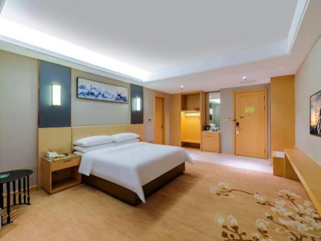 Bed in Vienna Hotel Guangdong Zhongshan Xiaolan High-Speed Railway Station
