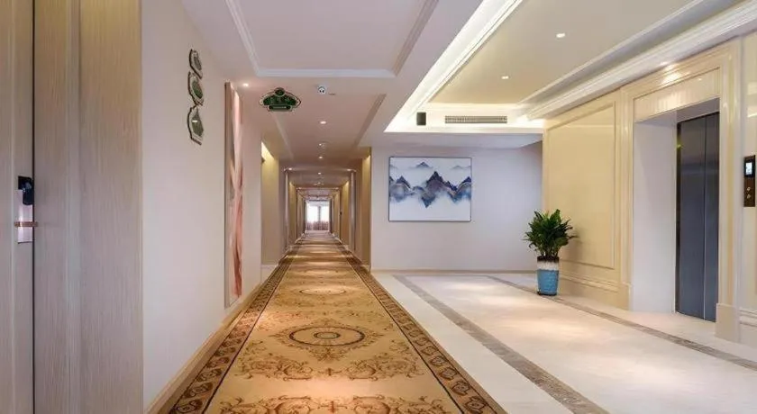 Vienna Hotel Guangdong Zhongshan Xiaolan High-Speed Railway Station