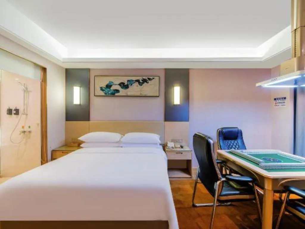 Bed in Vienna Hotel Guangdong Zhongshan Xiaolan High-Speed Railway Station