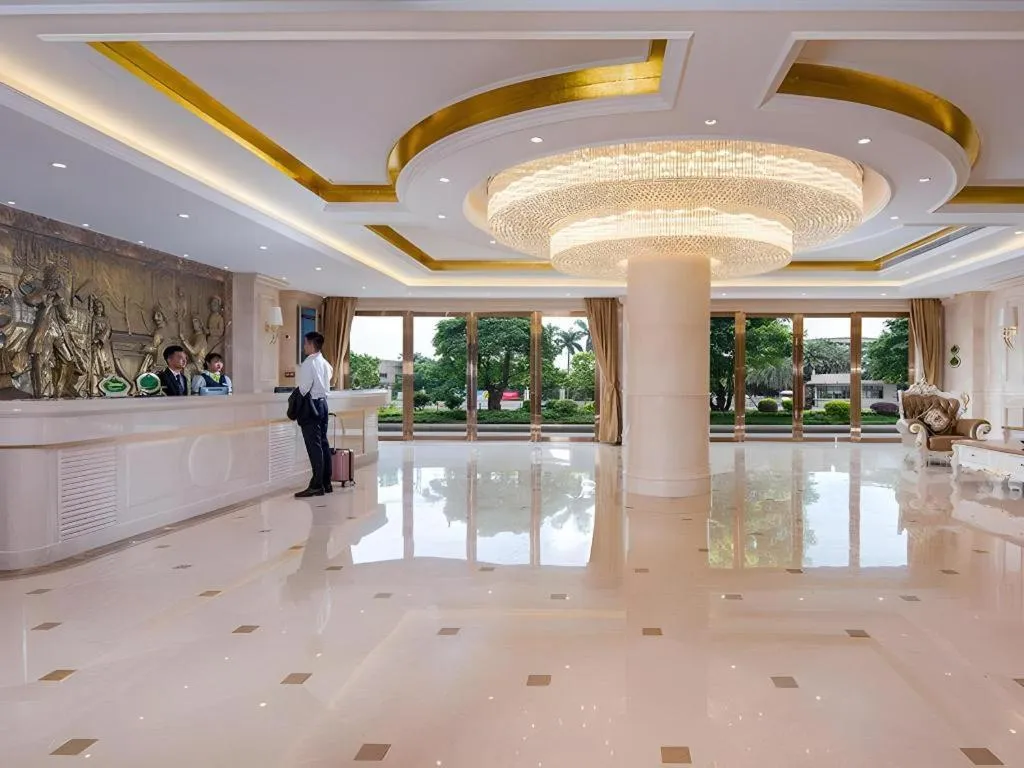 Vienna Hotel Guangdong Zhongshan Xiaolan High-Speed Railway Station
