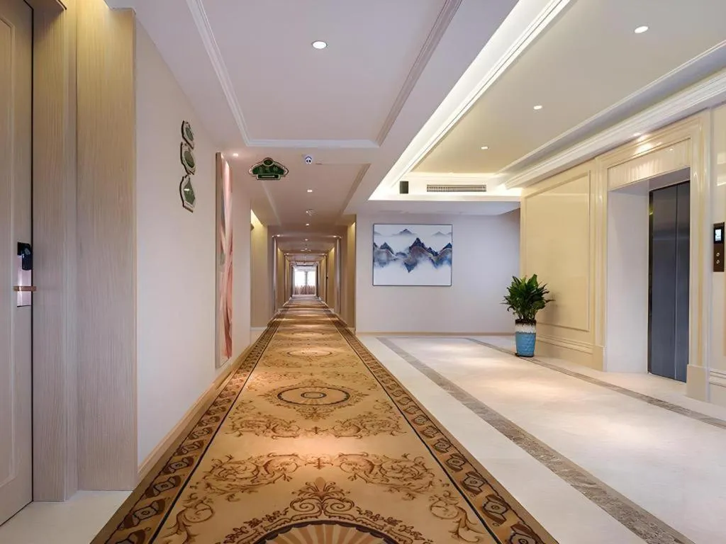 Vienna Hotel Guangdong Zhongshan Xiaolan High-Speed Railway Station