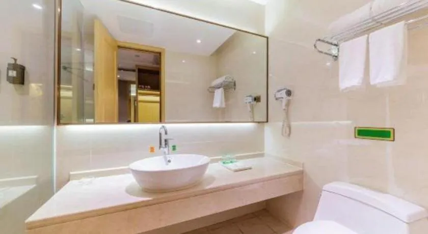 Vienna Hotel Guangdong Zhongshan Xiaolan High-Speed Railway Station