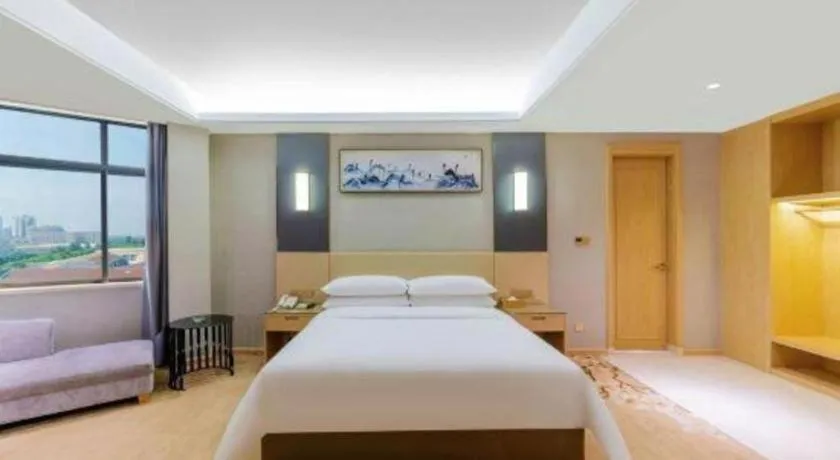 Bed in Vienna Hotel Guangdong Zhongshan Xiaolan High-Speed Railway Station