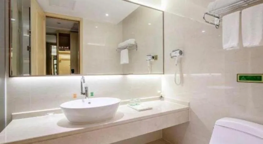 Vienna Hotel Guangdong Zhongshan Xiaolan High-Speed Railway Station