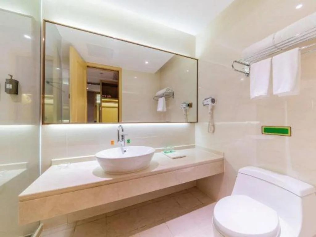 Vienna Hotel Guangdong Zhongshan Xiaolan High-Speed Railway Station