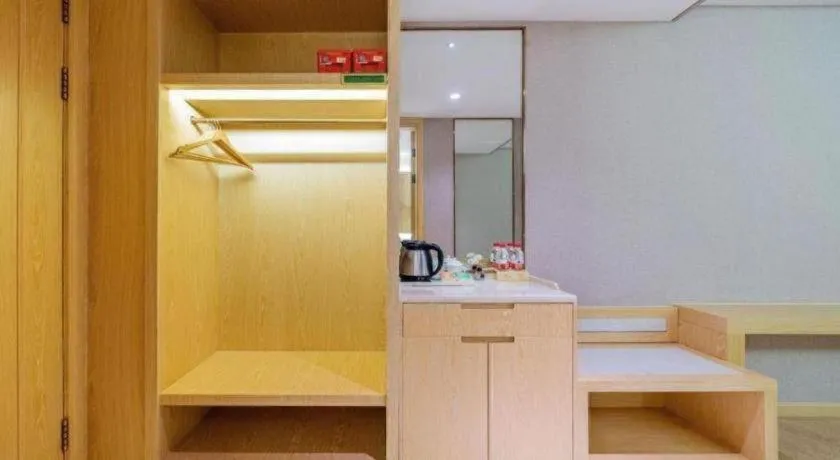 Vienna Hotel Guangdong Zhongshan Xiaolan High-Speed Railway Station