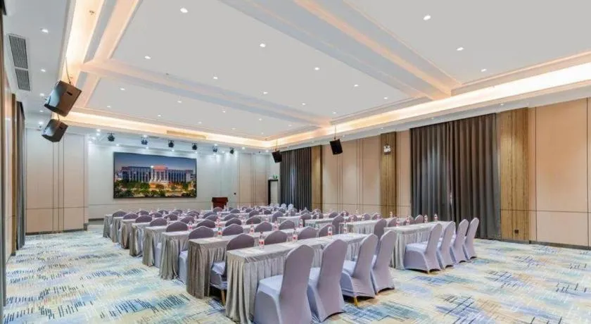 Vienna Hotel Guangdong Zhongshan Xiaolan High-Speed Railway Station