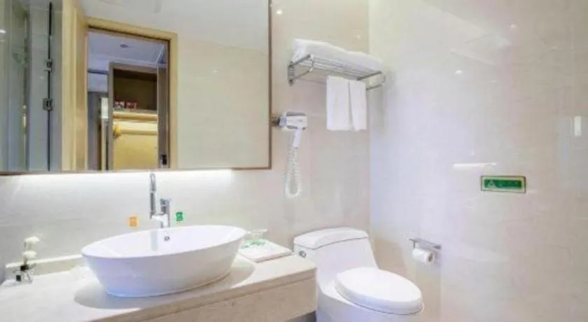 Vienna Hotel Guangdong Zhongshan Xiaolan High-Speed Railway Station