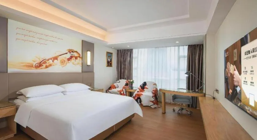 Bed in Venus International Hotel Guangdong Huizhou West Lake