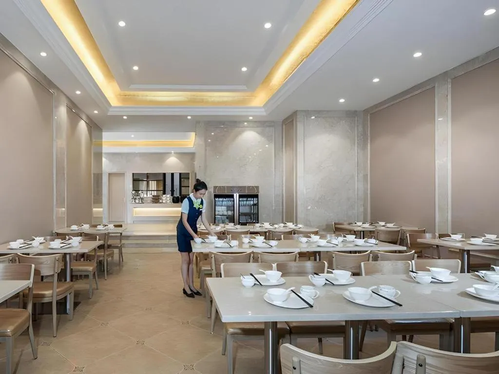 Vienna Hotel Fuzhou Changle Shouzhan Hangcheng Metro Station