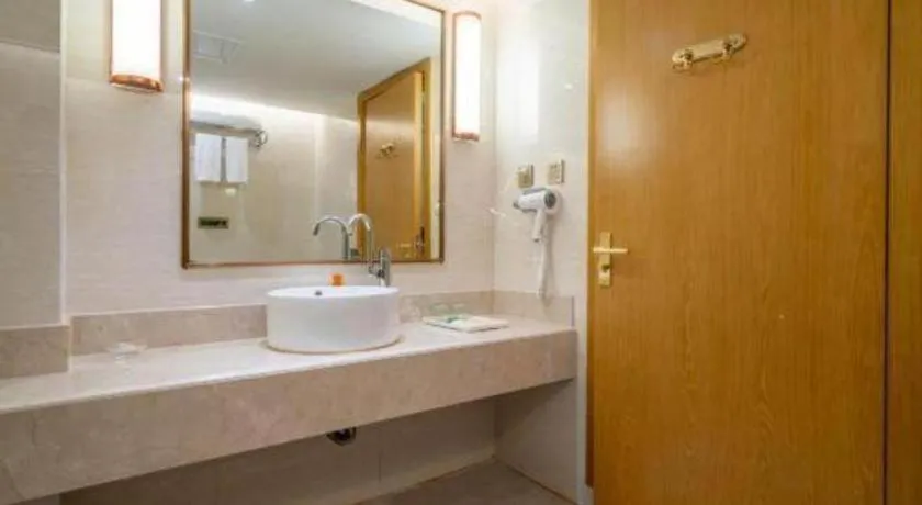 Vienna Hotel Fuzhou Changle Shouzhan Hangcheng Metro Station