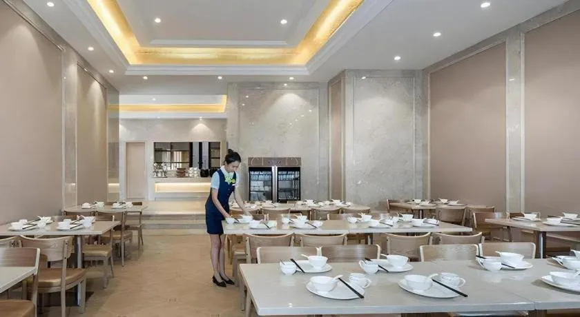 Vienna Hotel Fuzhou Changle Shouzhan Hangcheng Metro Station