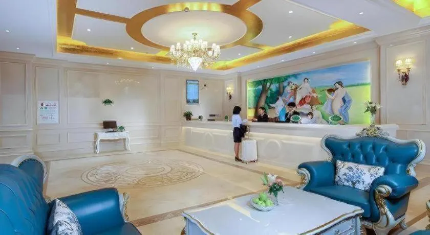 Vienna Hotel Chengdu University of Pertroleum Metro Station