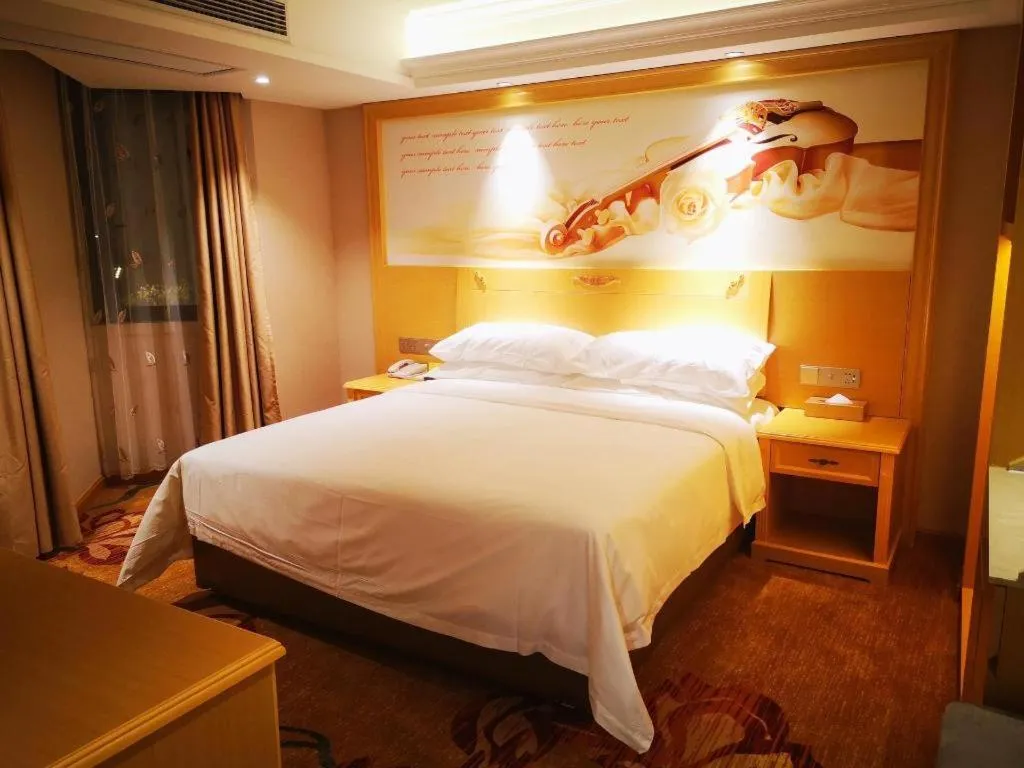 Bed in Vienna Hotel Guangxi Hezhou Guposhan Suifeng