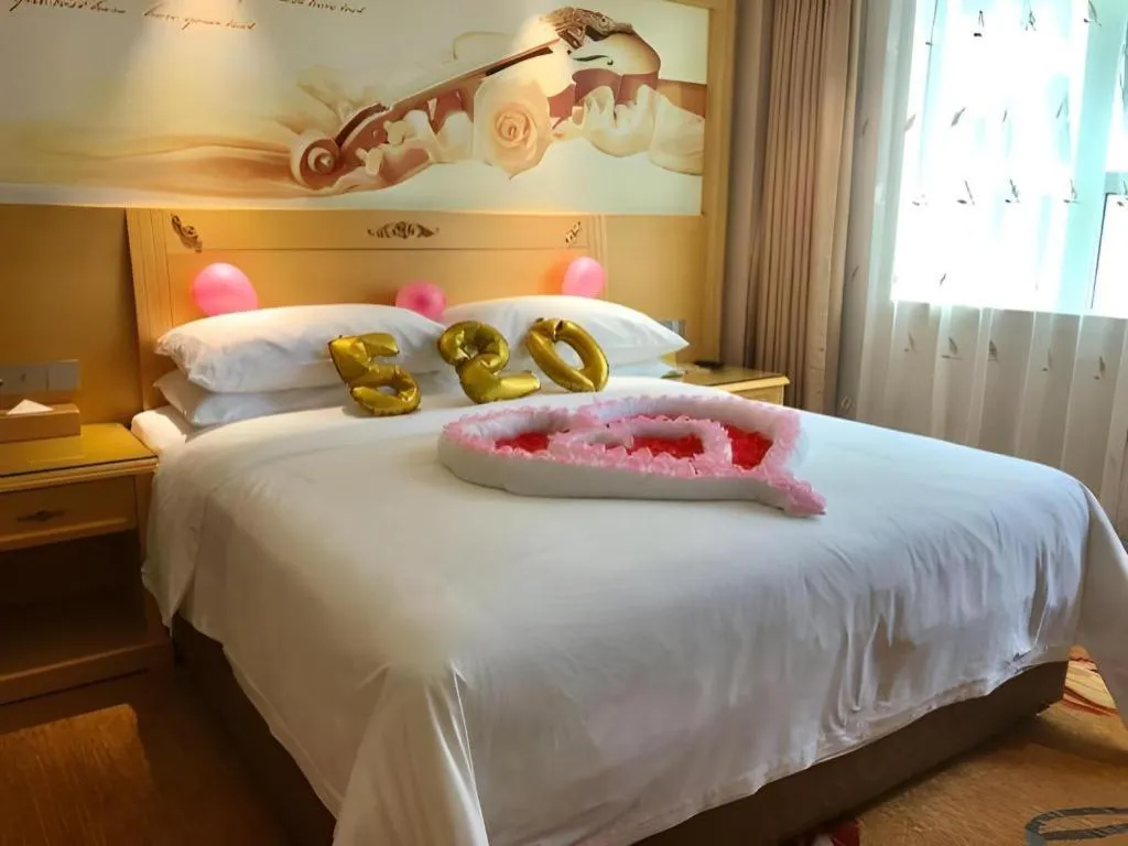 Bed in Vienna Hotel Guangxi Hezhou Guposhan Suifeng