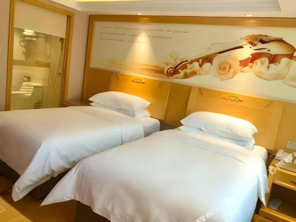 Bed in Vienna Hotel Guangxi Hezhou Guposhan Suifeng