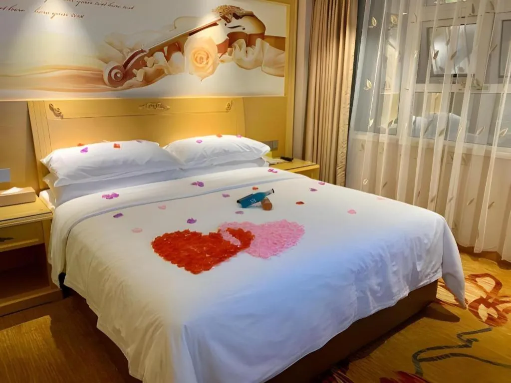 Bed in Vienna Hotel Guangxi Hezhou Guposhan Suifeng