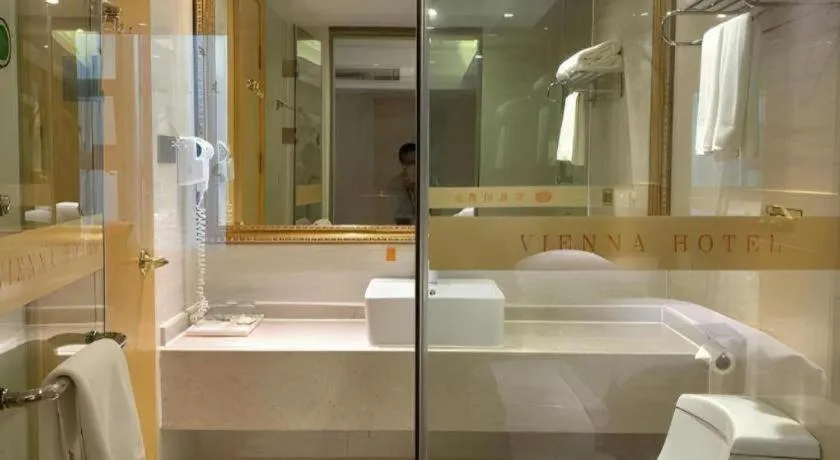 Vienna Hotel Guangxi Hezhou Guposhan Suifeng