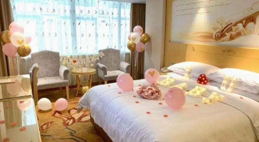 Bed in Vienna Hotel Guangxi Hezhou Guposhan Suifeng