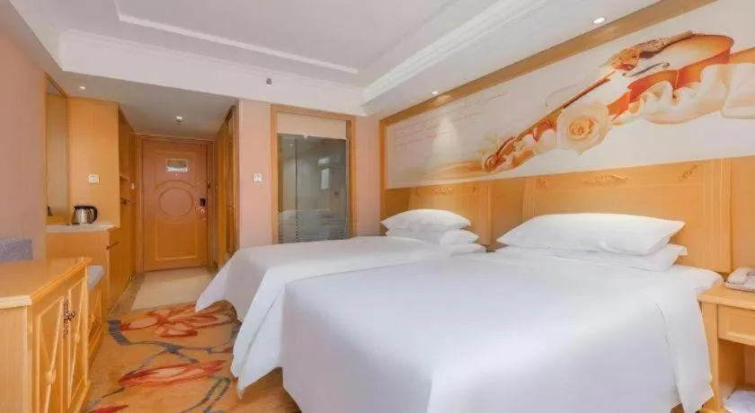 Bed in Vienna Hotel Guangxi Hezhou Guposhan Suifeng