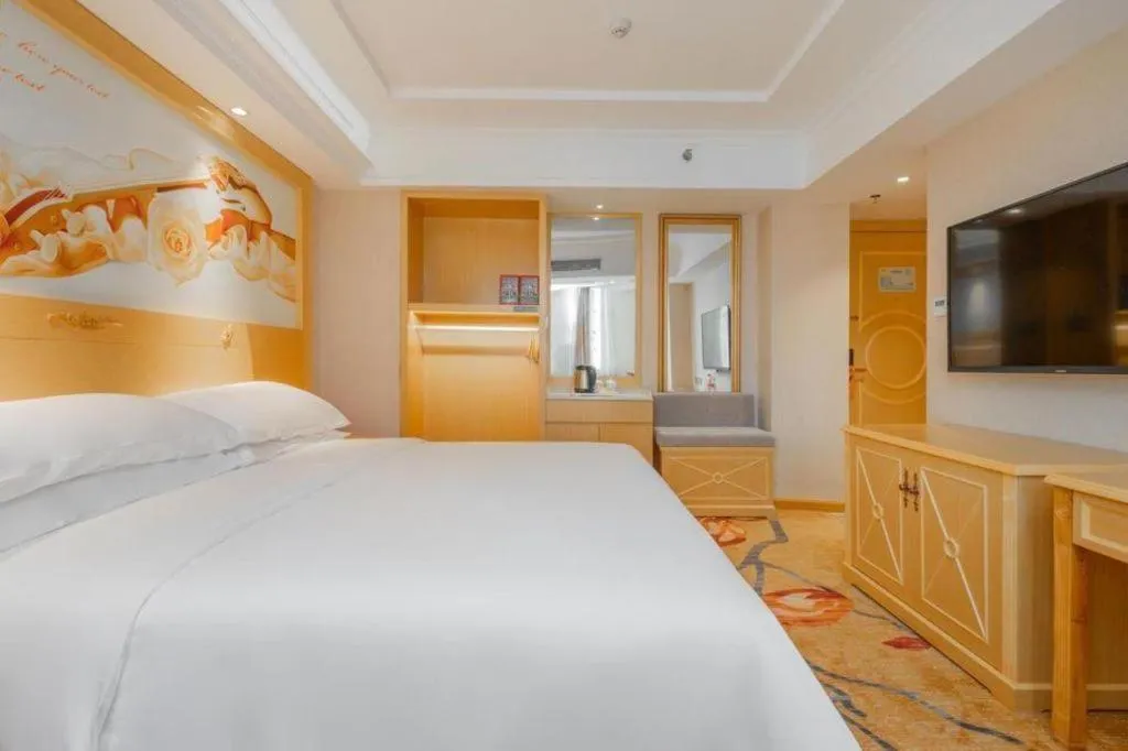 Bed in Vienna Hotel Guangxi Hezhou Guposhan Suifeng