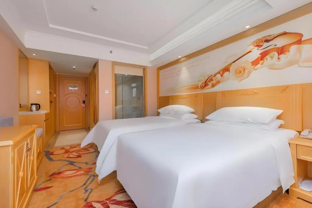 Bed in Vienna Hotel Guangxi Hezhou Guposhan Suifeng
