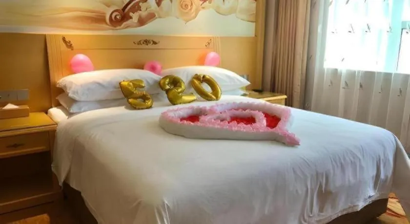 Bed in Vienna Hotel Guangxi Hezhou Guposhan Suifeng