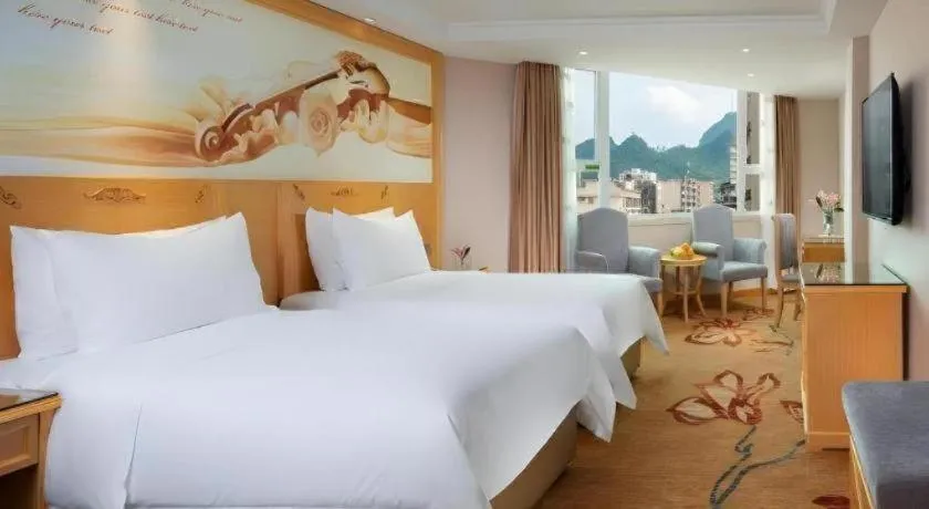Bed in Vienna Hotel Guangxi Hezhou Guposhan Suifeng