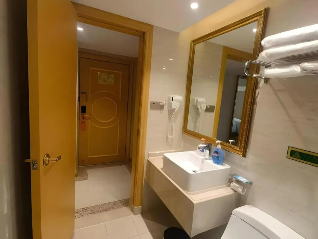 Vienna Hotel Guangxi Hezhou Guposhan Suifeng