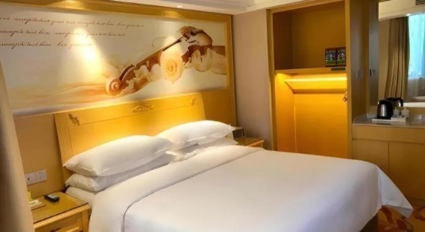 Bed in Vienna Hotel Guangxi Hezhou Guposhan Suifeng
