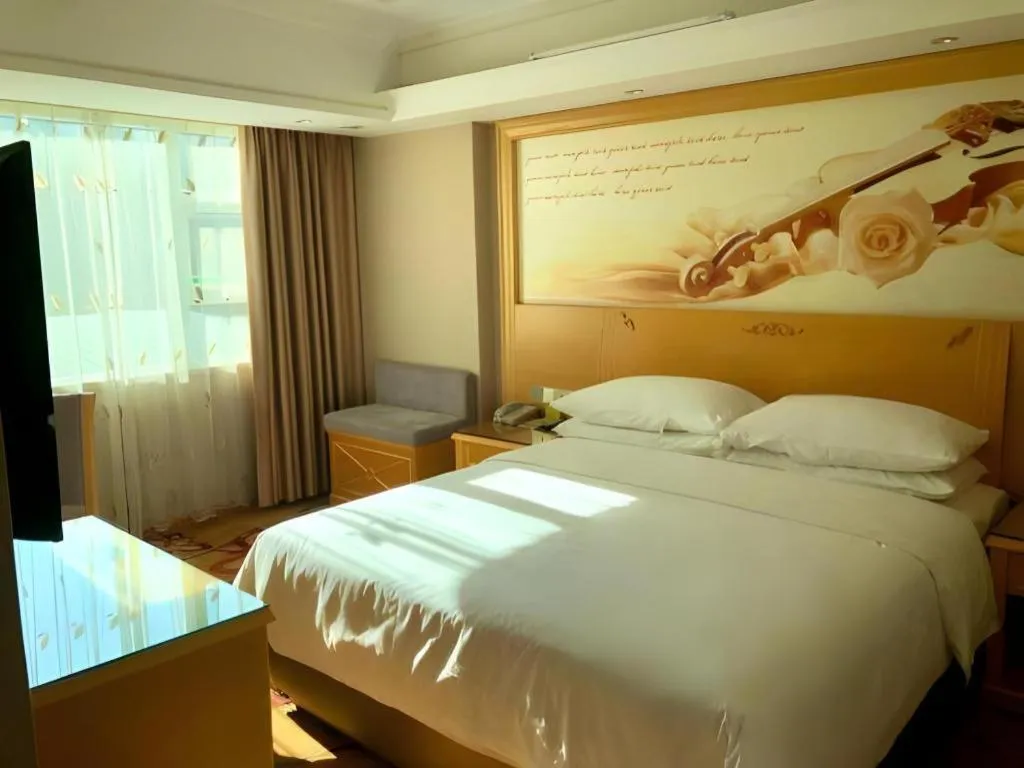 Bed in Vienna Hotel Guangxi Hezhou Guposhan Suifeng