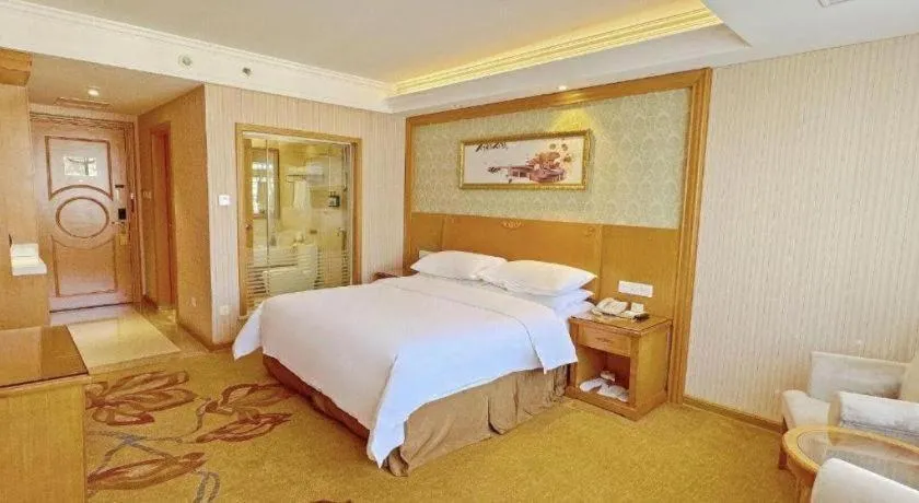 Bed in Vienna Hotel Guangxi Guilin Xing'an