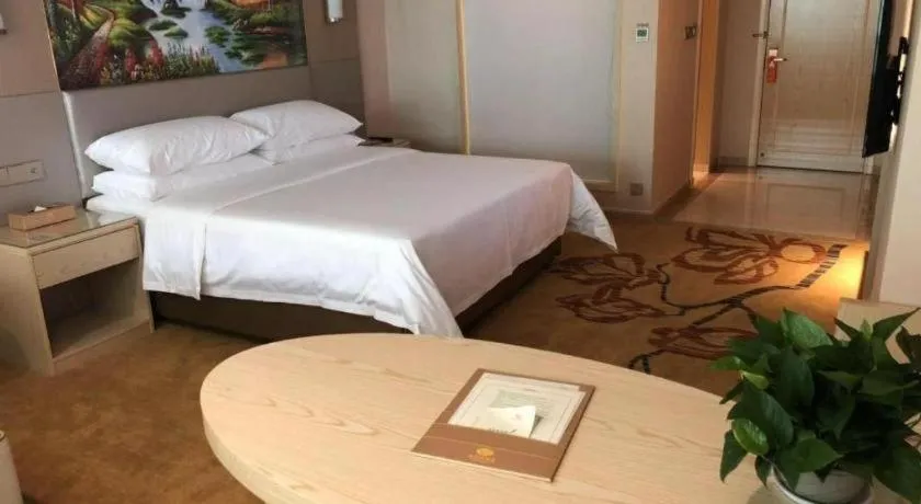 Bed in Vienna Hotel Guangdong Huizhou High-Speed North Railway Station Xiaojinkou