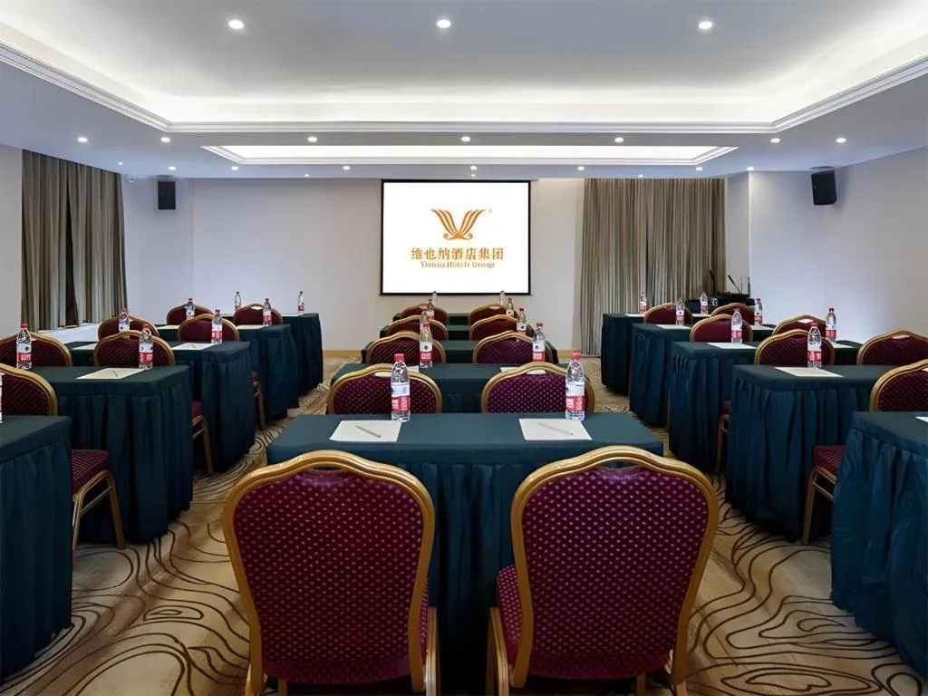 Vienna Hotel Guangzhou Huadu Sunac Cultural Tourism City Shiling