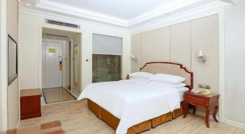 Bed in Vienna Hotel Guangzhou Baiyun College Jinyuan Plaza