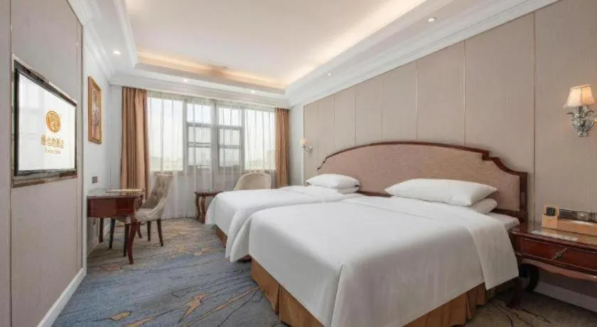Bed in Vienna Hotel Guangzhou Baiyun College Jinyuan Plaza