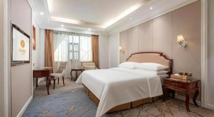 Bed in Vienna Hotel Guangzhou Baiyun College Jinyuan Plaza