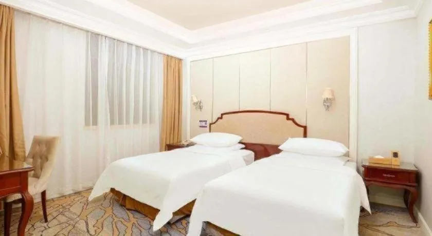 Bed in Vienna Hotel Guangzhou Baiyun College Jinyuan Plaza