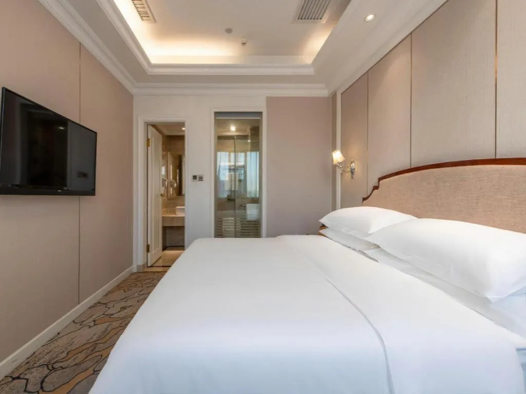 Bed in Vienna Hotel Guangzhou Baiyun College Jinyuan Plaza