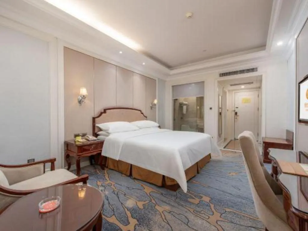 Bed in Vienna Hotel Guangzhou Baiyun College Jinyuan Plaza