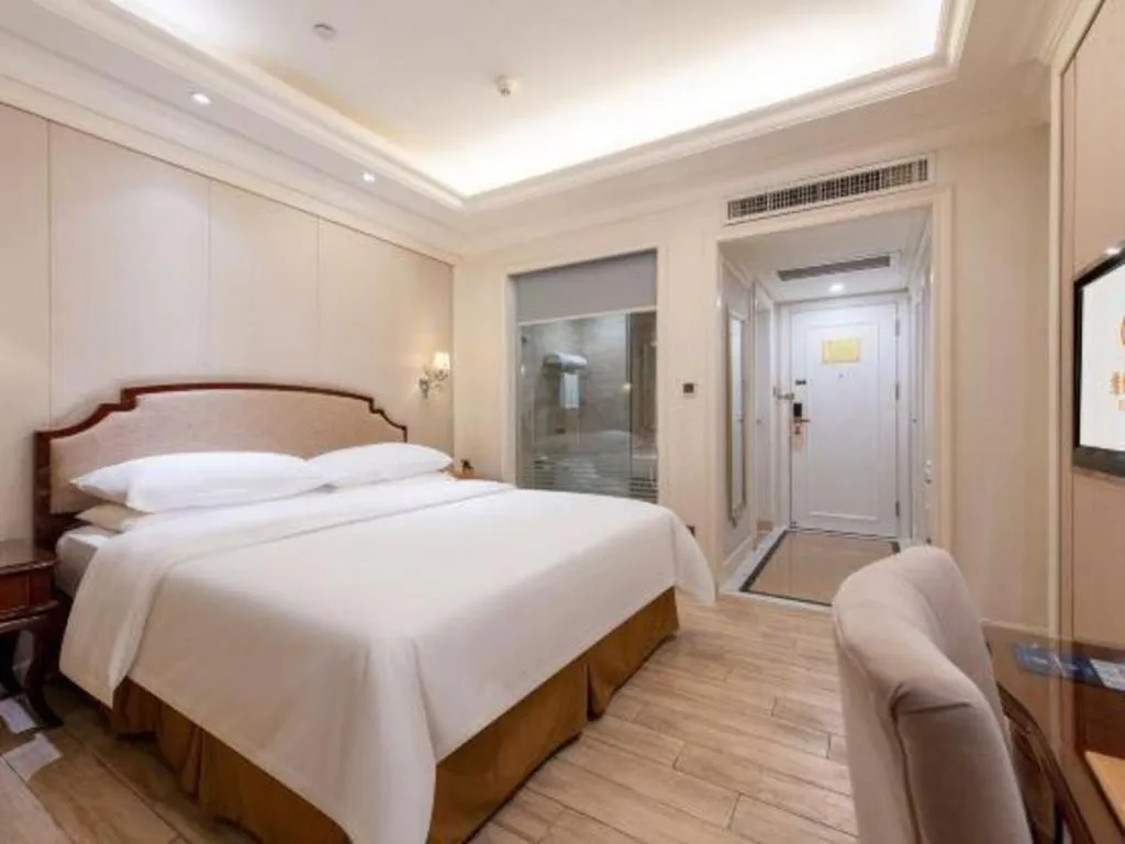 Bed in Vienna Hotel Guangzhou Baiyun College Jinyuan Plaza