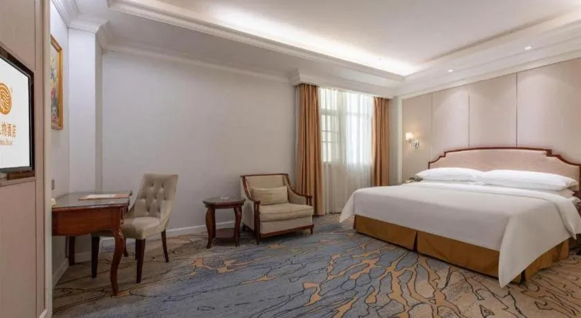 Bed in Vienna Hotel Guangzhou Baiyun College Jinyuan Plaza